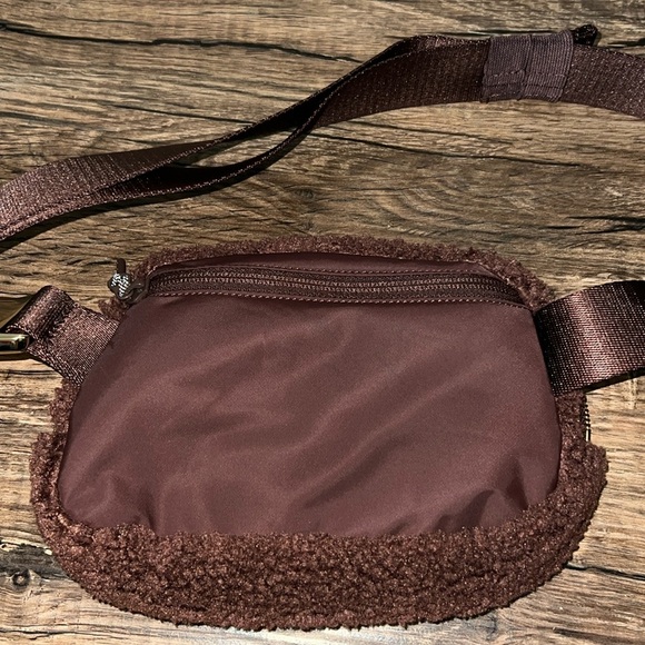 Lululemon Burnt Caramel Fleece Everywhere Belt Bag - Picture 4 of 5